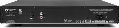 CD přehrávač Cambridge Audio AX-C35 stříbrný, pohled zepředu, černý čelní panel s tlačítky a konektory na zadní straně