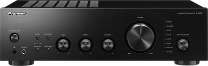 Forsiden af en sort Pioneer A-40AE stereo hi-fi-forstærker, mat sort frontpanel med knapper og blåt display