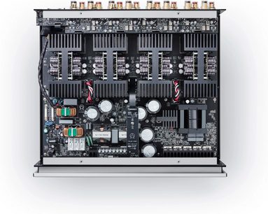 Primare A35.8 srebrny wielokanałowy wzmacniacz mocy, widok wewnętrzny z przodu, 8 kanałów, komponenty elektroniczne, gniazda RCA