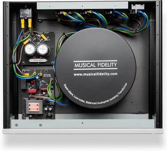 Condizionatore di rete Musical Fidelity BPC 16, vista interna, trasformatore toroidale nero, cablaggio colorato, componenti elettronici