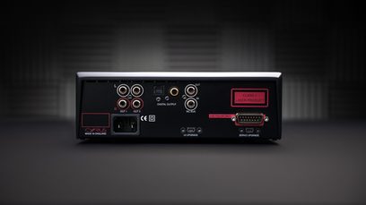 Cyrus CDi-XR sort CD-afspiller, frontvisning med audio-stik og kontroller, rød LED-skærm "CLASS 1 LASER PRODUCT"