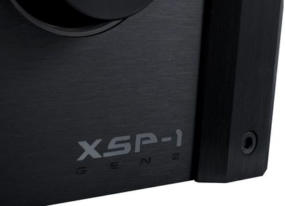 Emotiva XSP-1 Gen2 stereoforforstærker, delvist frontbillede, mat sort finish, sølvfarvet "XSP-1 GEN 2" skrift