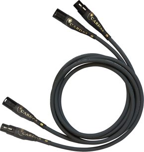 Cavo audio XLR Cardas Iridium 1m nero, connettori metallici, formante un anello su sfondo bianco