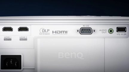 eARC-lydporten muliggør transmission af 7.1-kanals og Dolby Atmos-lyd i fuld original opløsning til dit lydsystem via et enkelt HDMI-kabel.
