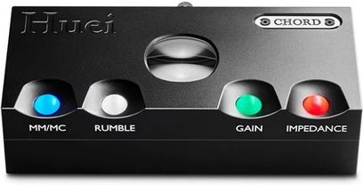 Frente negro mate de un preamplificador fono Chord HUEI, 4 botones de colores para ajustes, diseño sobrio