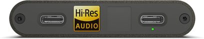 Nešiojamasis iFi Audio Hip DAC 3 juodas garso keitiklis (DAC), priekinė dalis su dviem USB-C prievadais ir centre esančiu Hi-Res Audio logotipu