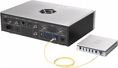 Digital transport Rose RSA720, bagfra, flere stik, tilsluttede kabler, sølvfarvet kabinet, glat overflade