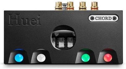 Preamplificador de fonógrafo Chord HUEI negro, vista frontal, 4 botones redondos de colores, 4 tomas RCA doradas, logotipo "CHORD" en blanco