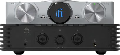 iFi Audio iDSD Phantom hörlursförsteg, silverfärgad front med stora räfflade rattar och svarta hörlursutgångar på framsidan