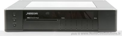 Meridian G06.2 CD-afspiller i sort, set forfra, sort front med CD-sprække, sølvfarvet display og kontrolknapper