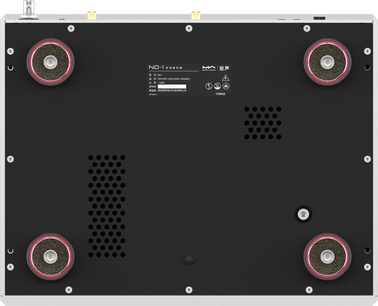 DAC-ljudomvandlare Matrix Audio ND-1, undersida, svart bas med fyra fötter och ventilationsgaller