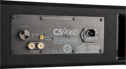 Definitive Technology CS9060 sort centerkanal, bagsigte nærbillede der viser stik og justeringer