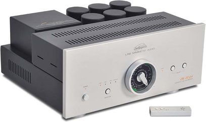 Sølvfarvet Line Magnetic LM-512CA stereo-forforstærker med børstet aluminiumsfront, 6 drejeknopper og en drejeknap til valg