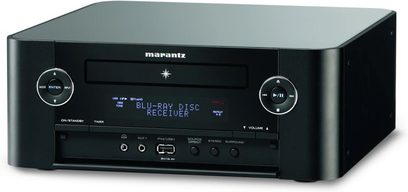 Marantz M-ER803 sort hjemmebiografsforstærker, frontpanel med LCD-skærm, knapper og drejeknapper til justering, USB-porte og hovedtelefonstik