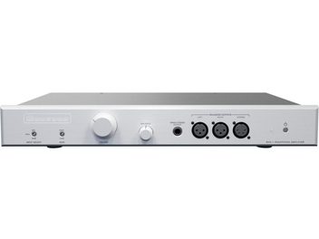 Preamplificatore per cuffie ad alta fedeltà BHA-1, vista frontale, chassis rettangolare argentato, 2 manopole circolari, 4 connettori audio