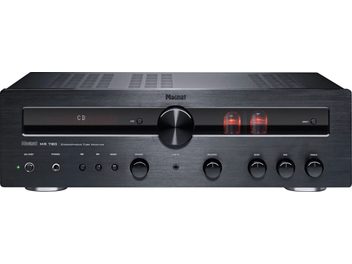 Zwarte Magnat MR 780 hi-fi stereo-versterker, voorzijde met knoppen, draaiknoppen, hoofdtelefoon- en microfoonaansluitingen, LED-display, vooraanzicht