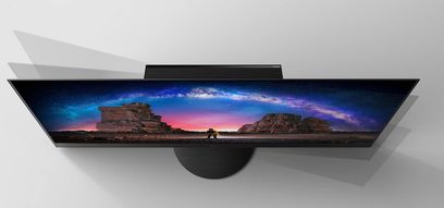Panasonic TX-65JZ2000E TV set forfra, der viser et klippefyldt ørkenlandskab under en livlig, stjernebestrøet nattehimmel
