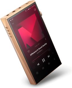 Lettore audiophile Astell&Kern SP3000T in rame, vista angolare, schermo tattile acceso, pulsanti laterali, connettori superiori