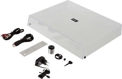 Hi-fi pladespiller Enova HIFI Vision 4 USB sort, set ovenfra, låget lukket, tilbehør og vejledning på hvid baggrund