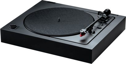 Platine vinyles hi-fi Pro-Ject A2 avec plateau circulaire noir, bras de lecture noir avec cellule rouge, commandes intégrées sur le socle
