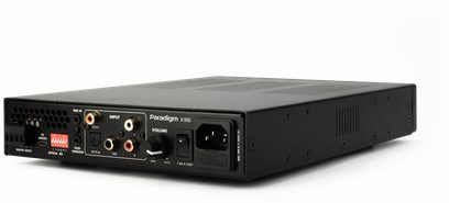 Paradigm X-500 kõrge kvaliteediga võimendi, tagantvaade nurga alt, must ristkülikukujuline korpus, mitmekesised ühendusvõimalused