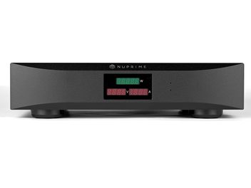Alimentatore Nuprime Pure AC-4 nero, vista frontale, display LED watt, volt, ampere, 4 prese di corrente