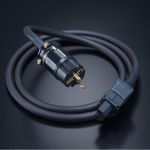 Síťový napájecí kabel Furutech G-314AG-18-E SCHUKO černý, konektory pozlacené, detailní pohled na koncovku s vidlicí