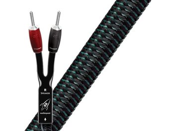 Lautsprecherkabel Audioquest Rocket 88 DBS, 2 rote und schwarze Bananenstecker, schwarze und grüne geflochtene Ummantelung, Nahaufnahme eines Endes