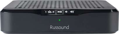 Hi-fi stereo zesilovač Russound MBX-AMP černý, pohled zepředu, tlačítka a kontrolky na horní straně, ventilační mřížka vpředu