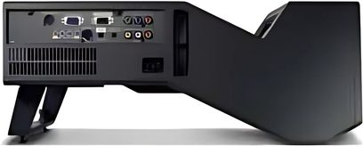 Sanyo PLC-XL50 sort videoprojektor, bagsigte der viser audio/video-stikkene og kontrolpanelet