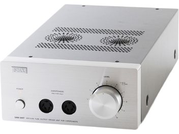 Frontvisning av STAX SRM-500T hodetelefonforforsterker, grått metallkabinett med perforert gitter, dreiebar knapp og jackontakter på forsiden