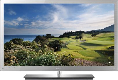 Samsung UE46C9000-fjernsyn, der viser et golflandskab med palmer og hav under en blå, let overskyet himmel