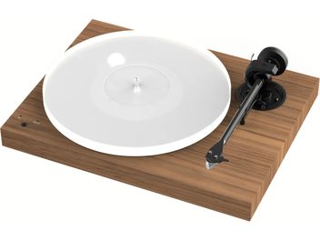 Pro-Ject X1 ceviz plak çalar, beyaz tabla ve siyah pikap kolu, üstten görünüm երեք