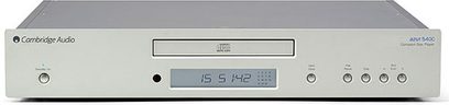 Cambridge Audio 540C V2 CD-afspiller set forfra, børstet aluminiumsfront, blåt LCD-display, kontrolknapper