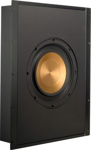 Klipsch PRO-1000SW melns zemo frekvenču skaļrunis, skats no priekšpuses, vertikāla taisnstūra forma, apaļa zelta skaļruņa membrāna centrā aiz melnās apaļās restītes