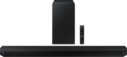 Matsorte Samsung HW-Q60B/ZF soundbar, frontvisning, med matchende subwoofer og fjernbetjening, på hvid baggrund