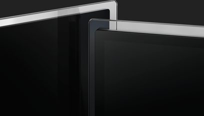 Panasonic TX-65FX740 sort fladskærms-TV, set forfra og fra siden, slukket skærm, sølvfarvet smal ramme, metalfod