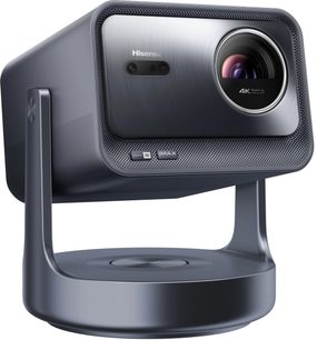 Hisense C2 Ultra -videoprojektori, kolmen neljäsosan näkymä, harmaa suorakulmainen kotelo, pyöreä linssi oikealla, pyöristetty tuki