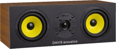 Černý centrální reproduktor Davis Acoustics s dvěma žlutými kulatými reproduktory na přední straně v detailu