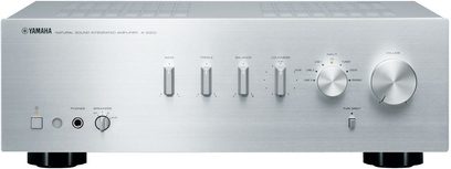 Yamaha A-S300 sølvfarvet stereo hi-fi-forstærker, set forfra, frontpanel med knapper, stik og justeringsdrejeknopper