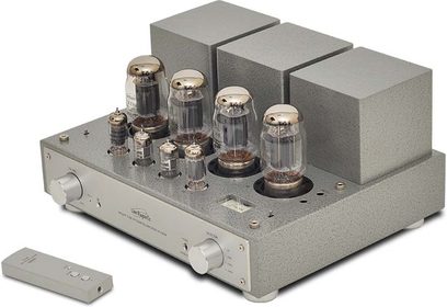 Amplificatore hi-fi a valvole Line Magnetic LM-216IA argento, vista frontale prospettica, con 4 valvole, manopole e prese su telaio grigio