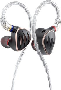 FiiO FH5S In-Ear-Kopfhörer in Schwarz aus Aluminium, Faceplates mit kupferfarbenem Metallrand und drei vergitterten Öffnungen, silbernes, geflochtenes Kabel und graue Silikonaufsätze mit rotem Einsatz, Nahaufnahme in Dreiviertelansicht
