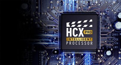 Inteligentní procesor HCX Pro na modré desce plošných spojů se stříbrnými elektronickými součástkami