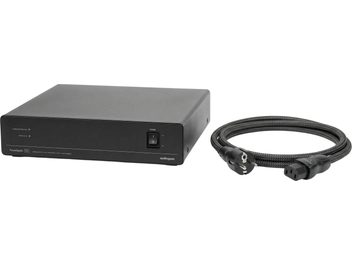 Černá přepěťová prodlužovací zásuvka Audioquest PowerQuest 505 s předním vypínačem a opleteným síťovým kabelem NRG-Y3