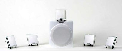 Waterfall Audio Sério + HF1 evo valge akustiline kõlar, 5 eksemplari, vaade eest, valgel taustal