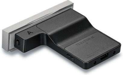 Astell&Kern SEM-3 udvidelseskort i mat sort plastik, set fra siden, med USB-C-stik og 3,5 mm hovedtelefonstik