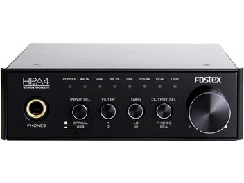 Frontvisning af Fostex HP-A4 hovedtelefonforstærker med justeringsknapper, indgangs-/udgangsvælgere, USB-port og hovedtelefonstik på forsiden