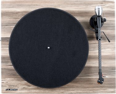 Giradischi Auris Audio Jazz visto dall’alto, con grande piatto nero e braccio di lettura a destra