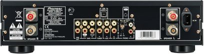 Pioneer A-A9MK2 sort hi-fi stereoforstærker, bagside, gyldne audio-stik og højttalertilslutninger, rød strømafbryder