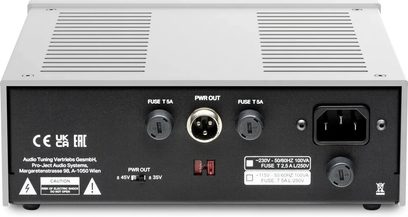 Pro-Ject Power Box RS2 AMP bagfra, sølvfarvet kabinet med sort panel, strømudgang og netstik
